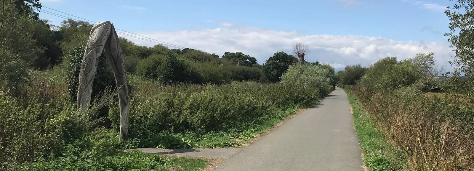 Cycle track between Langbridge and Alverstone